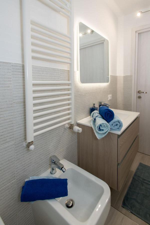 Apartamento The Palm Sisters - Navigli, Bocconi Milán Exterior foto